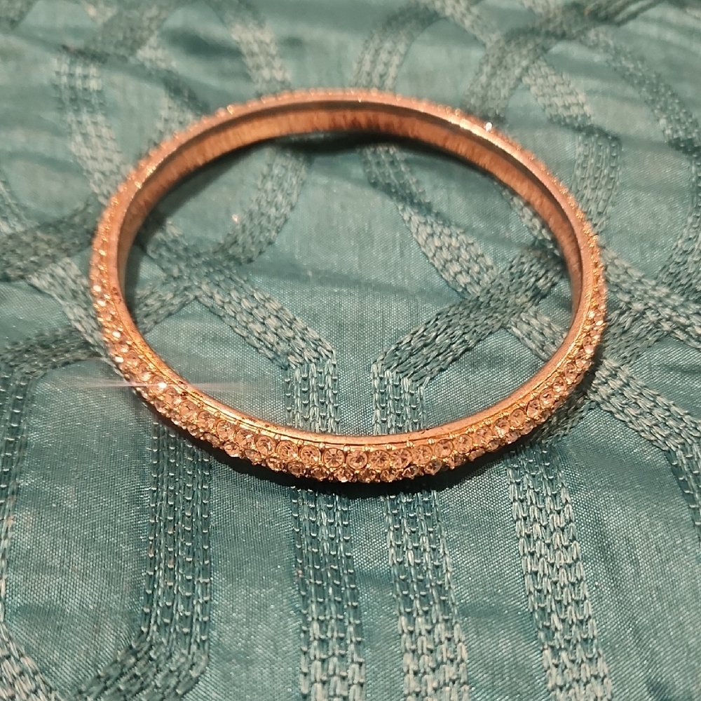 Elegant Gold-Tone Bangle Bracelet